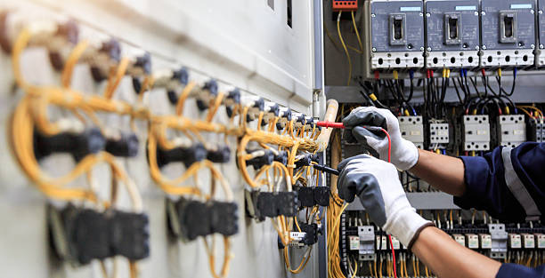 Professional Electrician technician working in Lyons, OR